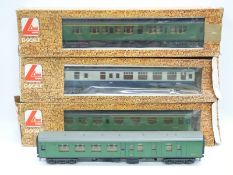Four Lima 0 gauge BR Mk1 coaches,