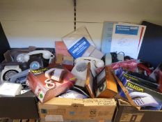 A collection of 14 vintage/retro telephones,