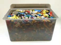 Over 13kg of Lego including Technics.