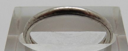 A platinum wedding band, size M, 3.