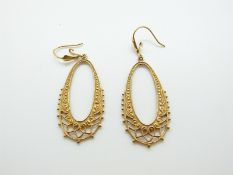 A pair of 9ct gold earrings, 4.