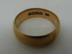 An 18ct gold wedding ring,