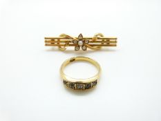 An Edwardian 15ct gold brooch set with seed pearls (3.