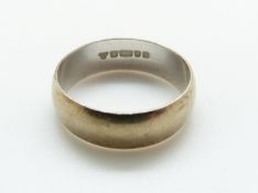 A 9ct gold wedding band, 3.