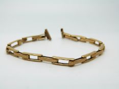 A 9ct gold watch strap, 7.