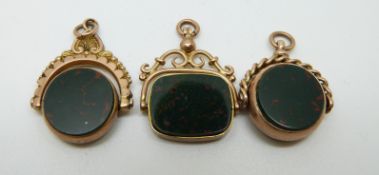 Three 9ct gold swivel fobs set with blood agate to one side and carnelian agate to the other