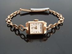 Smiths De Luxe 9ct gold ladies wristwatch with gold hands and arrow markers,