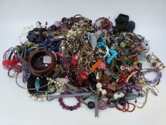 A collection of costume jewellery to include Chinese necklace, tiger's eye bracelet,