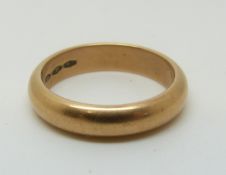 An 18ct gold wedding ring,