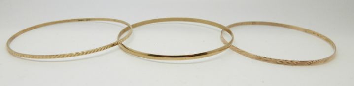 Three 9ct gold bangles, 12.