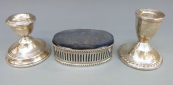 An early 20thC pierced and gadrooned hallmarked silver mounted oval pin cushion, length 10cm,