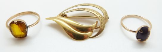 A 9ct gold ring, a yellow metal ring and a 9ct gold brooch, 1.