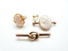 A 9ct gold knot brooch (3.