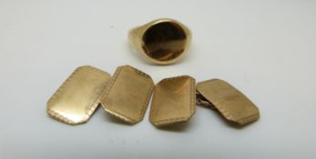 A 9ct gold signet ring and a pair of 9ct gold cufflinks, 11.