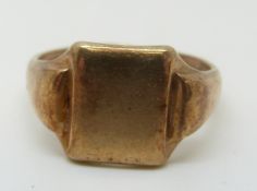 A 9ct gold signet ring,