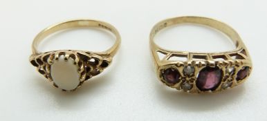 Two 9ct gold rings, one set with garnets, sizes L/M and O/P, 4.