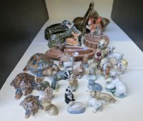 A group of Wade figures including Disney Lady and the Tramp and Hat Box series