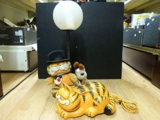 A Garfield novelty telephone together with a Garfield and Odie table lamp