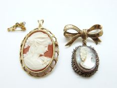 A 9ct gold bow brooch (4.