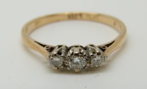 An 18ct gold ring set with three diamonds, 1.