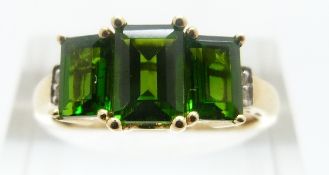An 18ct gold ring set with diopside and diamonds, size O/P,
