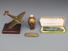 Conway Stewart 84 marbled green pen set with 14ct gold nib in original box,