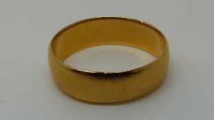 A 22ct gold wedding band, 4.