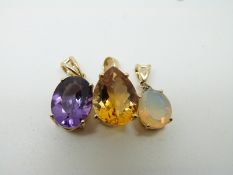 A 9ct gold pendant set with a citrine,