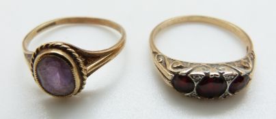 A 9ct gold ring set with an amethyst and a 9ct gold ring set with garnets, size N/O and O, 3.