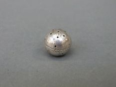 An 18thC white metal vinaigrette or pomander of circular form, diameter 1.