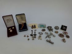 A collection of silver jewellery to include marcasite set, agate brooch, micro mosaic brooches,