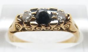 An 18ct gold ring set with a sapphire and two diamonds, size M/N, 3.
