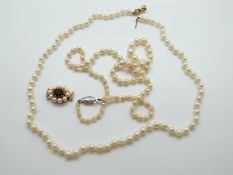 A single strand of cultured pearls with silver clasp,