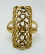 A yellow metal ring with a pierced rectangular design, 5.
