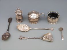 A Mappin & Webb George V hallmarked silver three piece cruet set Birmingham 1925,