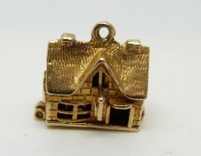 A 9ct gold charm / pendant in the form of a pub 'The Horseshoe Inn',