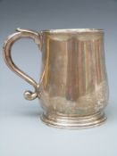 A modern hallmarked silver tankard, London 1961 maker William Comyns & Sons Ltd,