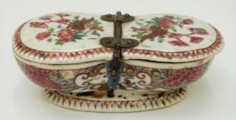 An 18thC Chinese double sided hinged pedestal salt or condiment, 14cm wide.