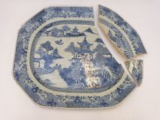 A Chinese blue and white export porcelain meat dish.