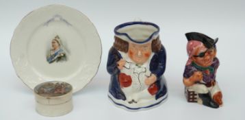 A Prattware pot lid with bear baiting decoration,