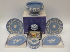 A boxed Wedgwood Jasperware pedestal bowl, 13cm tall,