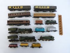 Sixteen Graham Farish N gauge locomotives, coaches and wagons including Clun Castle,