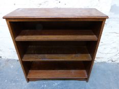 An oak bookcase W78 x D30 x H81cm