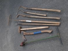 A quantity of garden hand tools including lawn edger,