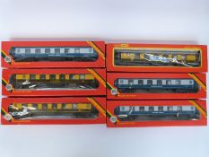 Six Hornby 00 gauge Pullman Golden Arrow and Pullman Car railway coaches,