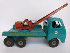 Tri-ang pressed steel Breakdown Service lorry with turquoise blue body, red crane,