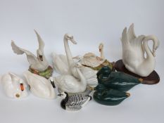 A group of ceramic swans and ducks to include Beswick, Lladro,