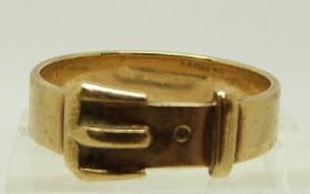 A 9ct gold buckle ring, size V/W, 5.