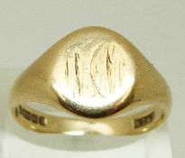 A 9ct gold signet ring, size T/U, 4.