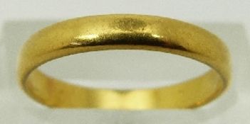 A yellow metal ring/ wedding band, size M/N, 3.